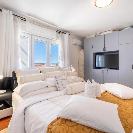 Gorgeous In With Wifi Apartman
