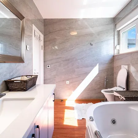 Gorgeous In Appartement