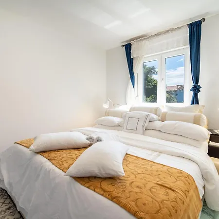 Apartment Gorgeous In With Wifi Sukosan