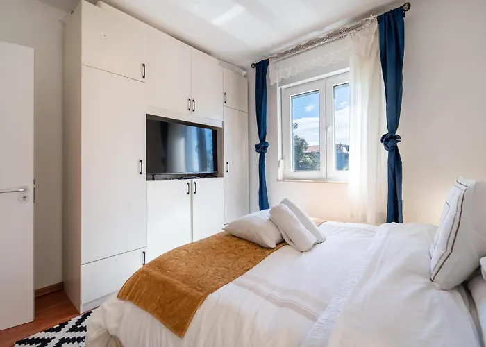 Apartman In With Wifi Sukošan